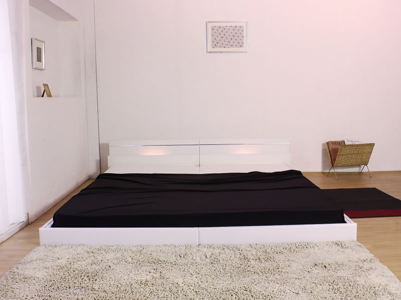国産連結ベッド シンプル棚・間接照明付シルバーラインフロアベッド